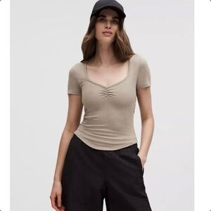 NWT Lululemon Hold Tight Sweetheart Short-Sleeve Shirt Warm Ash Grey